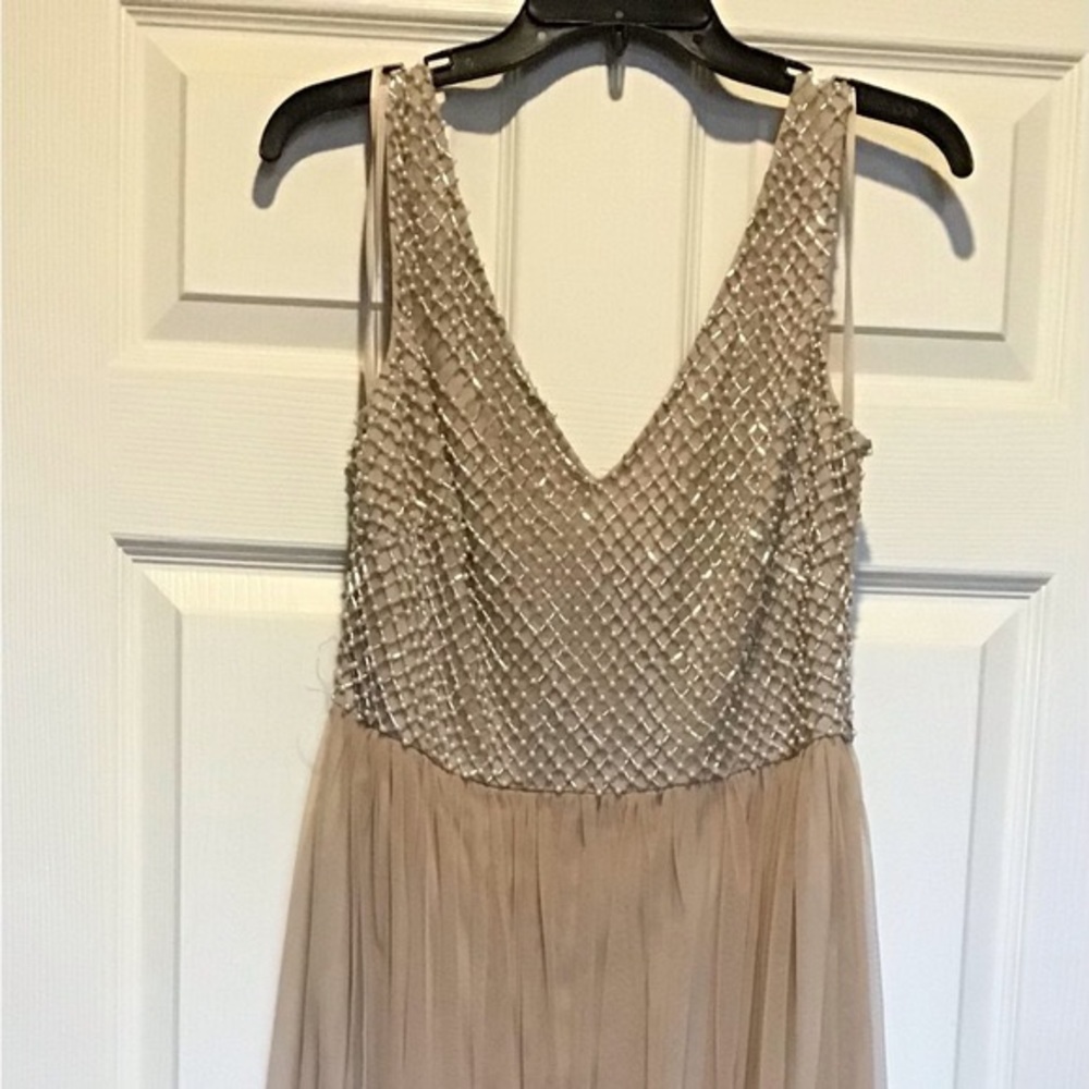 Beautiful dress for any occasion. Hermoso vestido para cualquier ocasión.